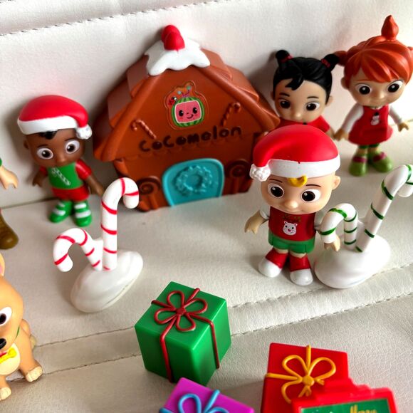 23 Piece Christmas COCOMELON Play Set 9 Family & Friends Figures &14 Play Pcs. - Picture 3 of 8